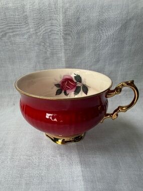Vintage Collectible Elizabethan Staffordshire Red Tea Cup with Gold Trim